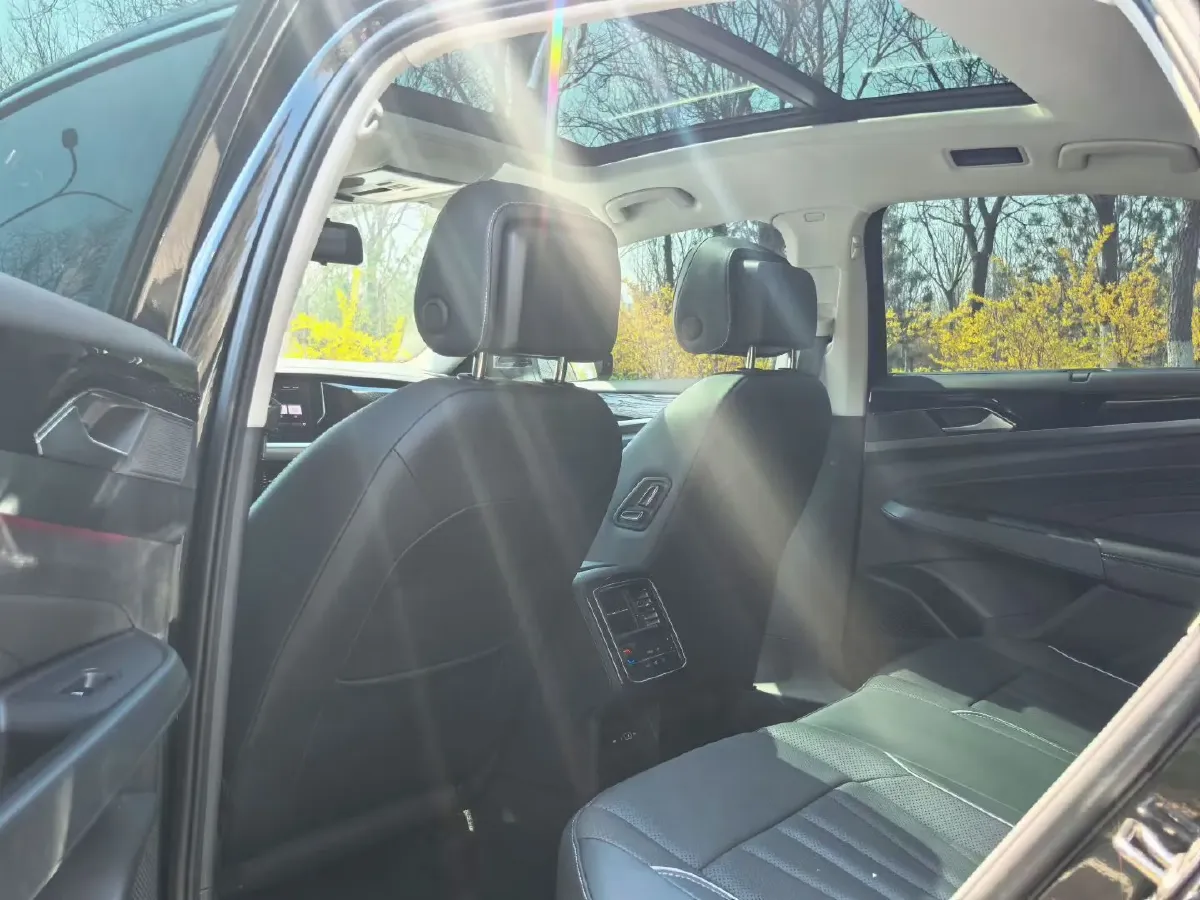 2024 Volkswagen Passat 2.0T 220HP L4 7DCT,autocango,china used car exporter,china ev exporter,chinese used car exporter,chinese used ev exporter