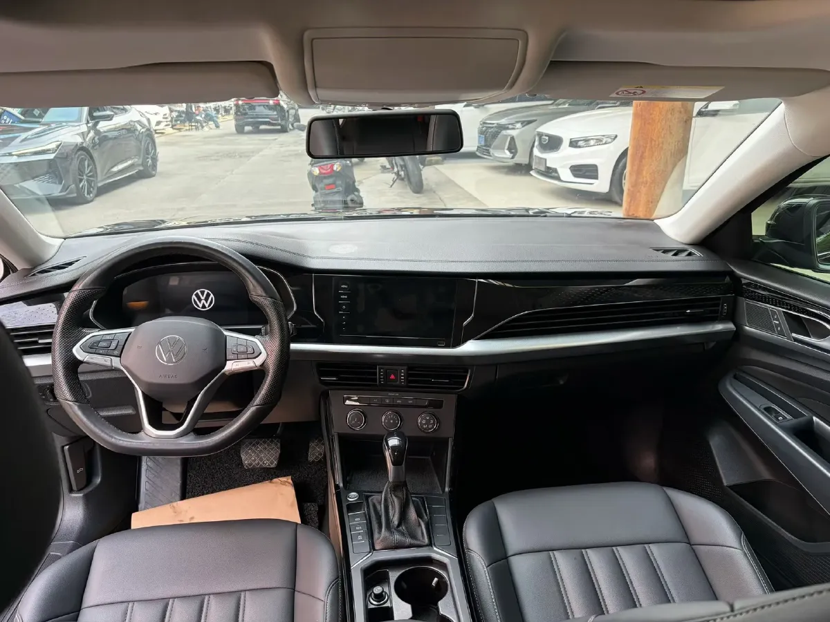 2024 Volkswagen Passat 2.0T 220HP L4 7DCT,autocango,china used car exporter,china ev exporter,chinese used car exporter,chinese used ev exporter