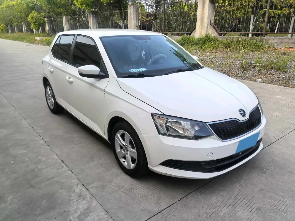 2017 Skoda Fabia 1.4L 90HP L4 6AT,autocango,china used car exporter,china ev exporter,chinese used car exporter,chinese used ev exporter