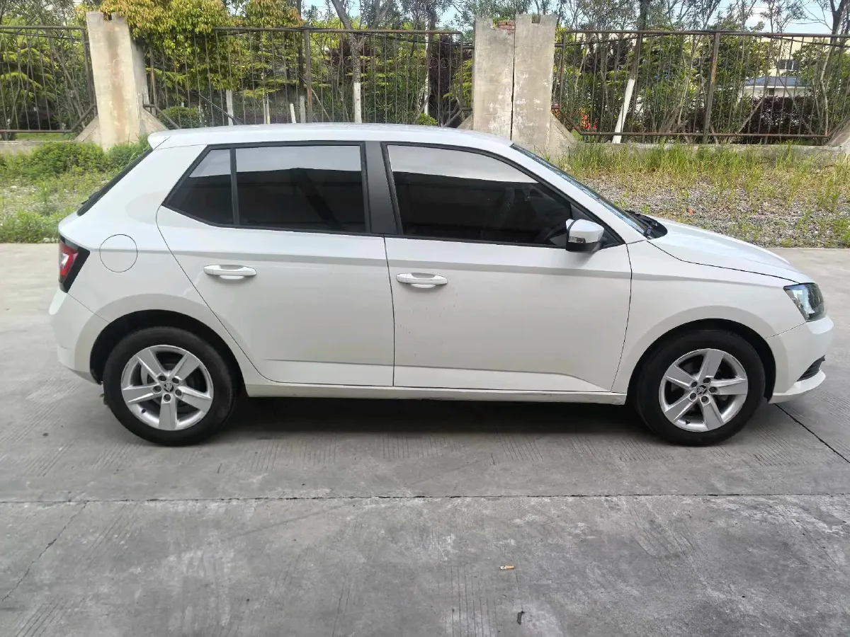 2017 Skoda Fabia 1.4L 90HP L4 6AT,autocango,china used car exporter,china ev exporter,chinese used car exporter,chinese used ev exporter