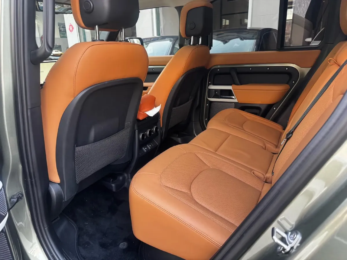 2023 Land Rover Defender 3.0T 400HP L6 8AT,autocango,china used car exporter,china ev exporter,chinese used car exporter,chinese used ev exporter