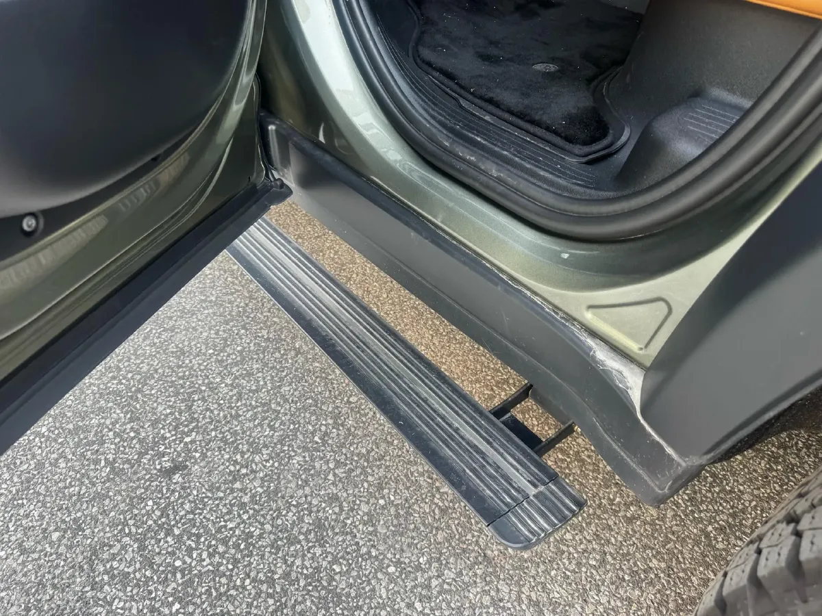 2023 Land Rover Defender 3.0T 400HP L6 8AT,autocango,china used car exporter,china ev exporter,chinese used car exporter,chinese used ev exporter