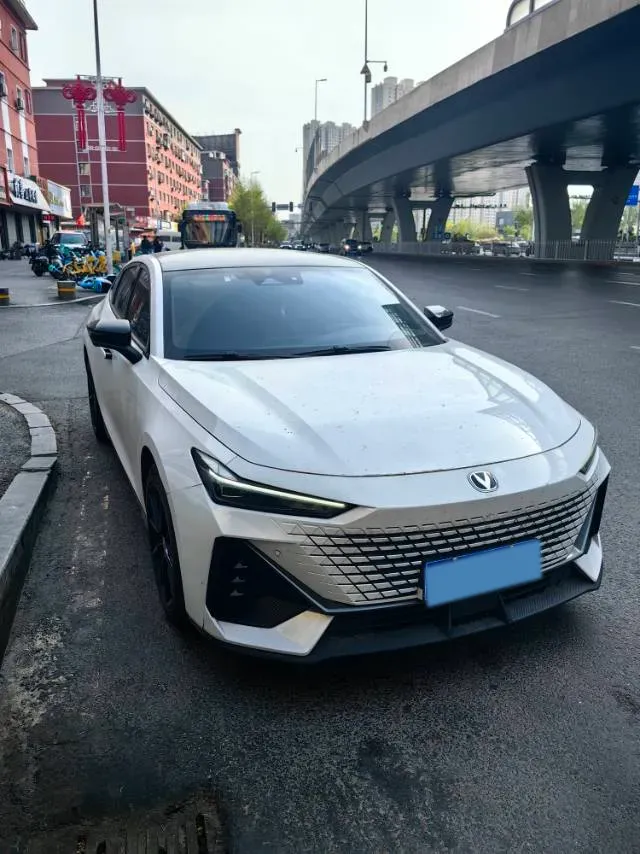2023 ChangAn UNI-V 1.5T 188HP L4 7DCT,autocango,china used car exporter,china ev exporter,chinese used car exporter,chinese used ev exporter