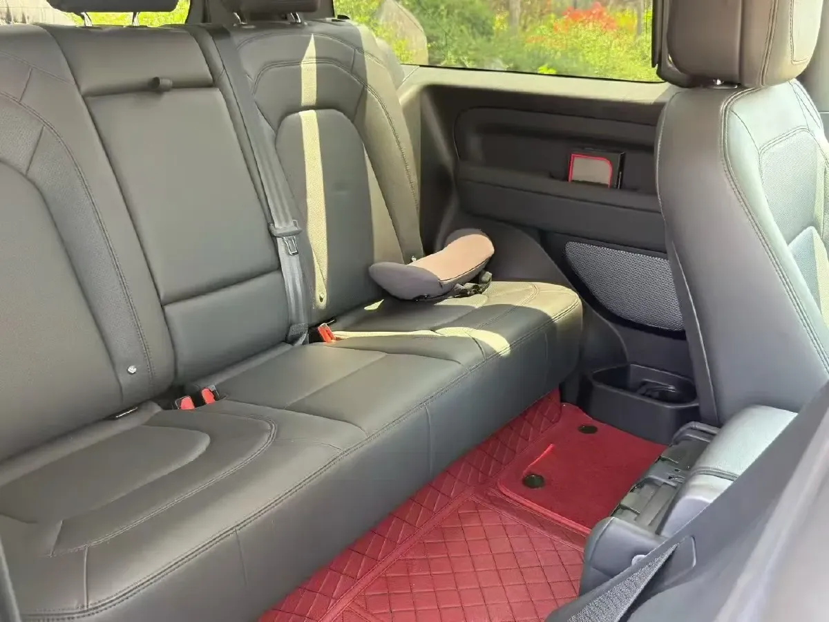 2023 Land Rover Defender 3.0T 400HP L6 8AT,autocango,china used car exporter,china ev exporter,chinese used car exporter,chinese used ev exporter