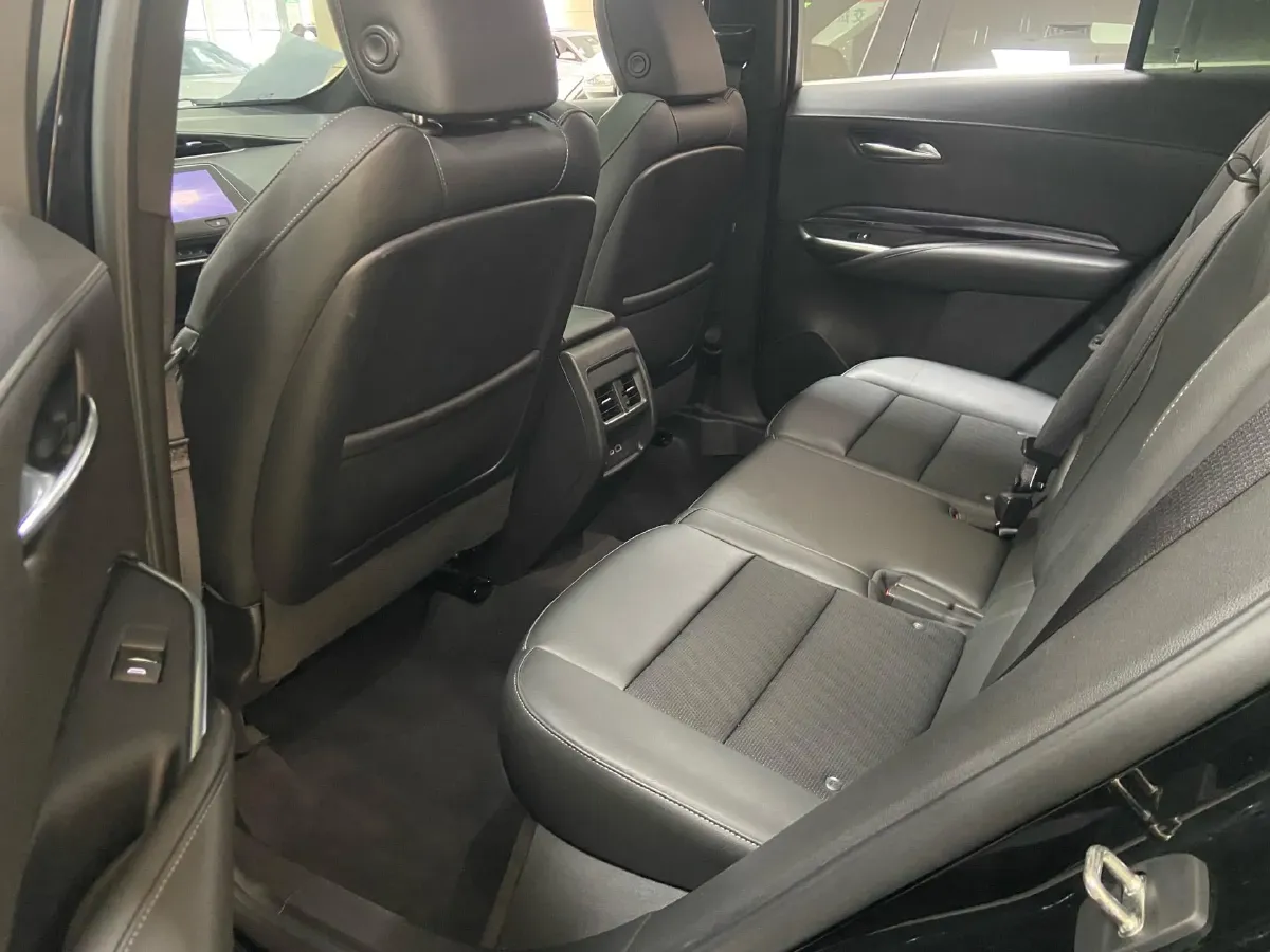 2021 Cadillac XT4 2.0T 237HP L4 9AT,autocango,china used car exporter,china ev exporter,chinese used car exporter,chinese used ev exporter