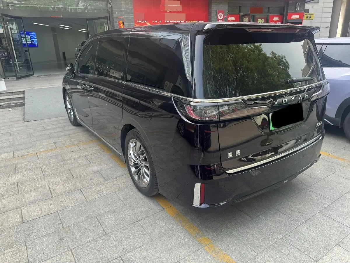 2024 Voyah Dream 1.5T 150HP L4 PHEV 43KWH,autocango,china used car exporter,china ev exporter,chinese used car exporter,chinese used ev exporter