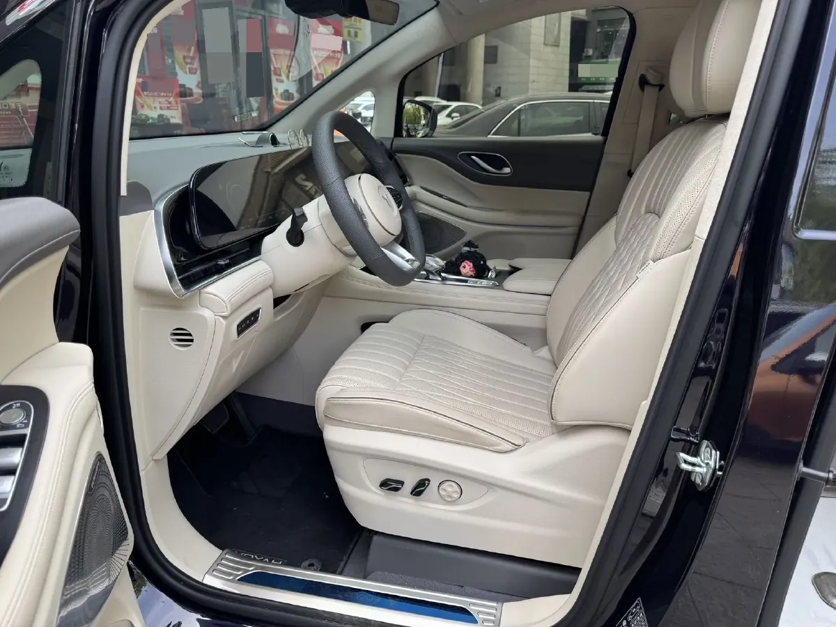 2024 Voyah Dream 1.5T 150HP L4 PHEV 43KWH,autocango,china used car exporter,china ev exporter,chinese used car exporter,chinese used ev exporter