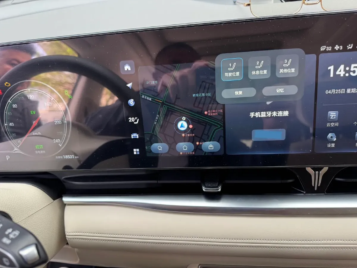 2024 Voyah Dream 1.5T 150HP L4 PHEV 43KWH,autocango,china used car exporter,china ev exporter,chinese used car exporter,chinese used ev exporter