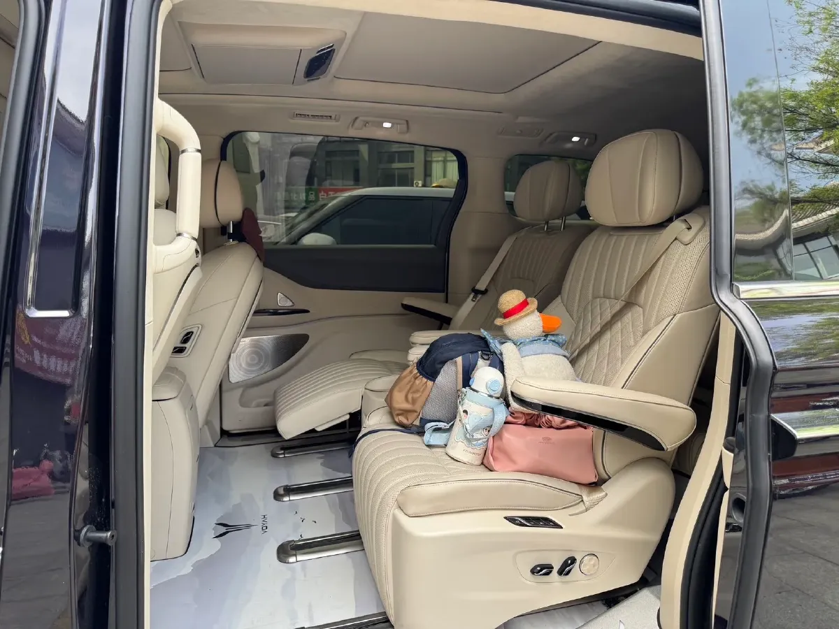 2024 Voyah Dream 1.5T 150HP L4 PHEV 43KWH,autocango,china used car exporter,china ev exporter,chinese used car exporter,chinese used ev exporter