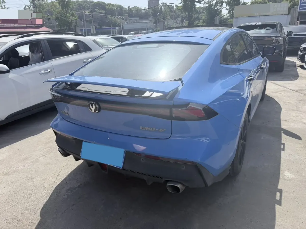 2022 ChangAn UNI-V 1.5T 188HP L4 7DCT,autocango,china used car exporter,china ev exporter,chinese used car exporter,chinese used ev exporter