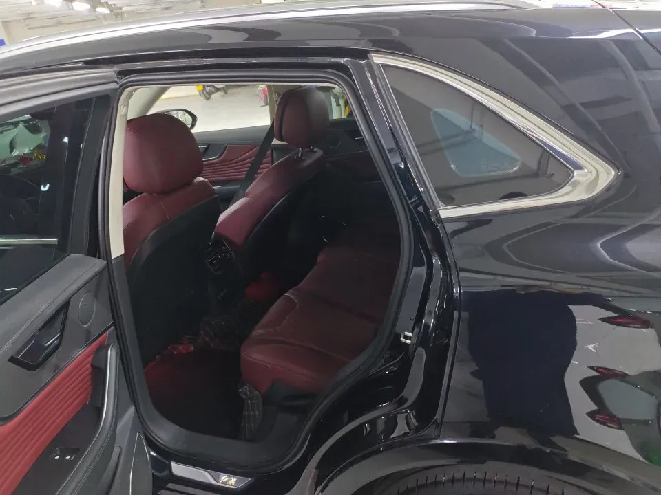 2025 HongQi HS5 2.0T 252HP L4 8AT,autocango,china used car exporter,china ev exporter,chinese used car exporter,chinese used ev exporter