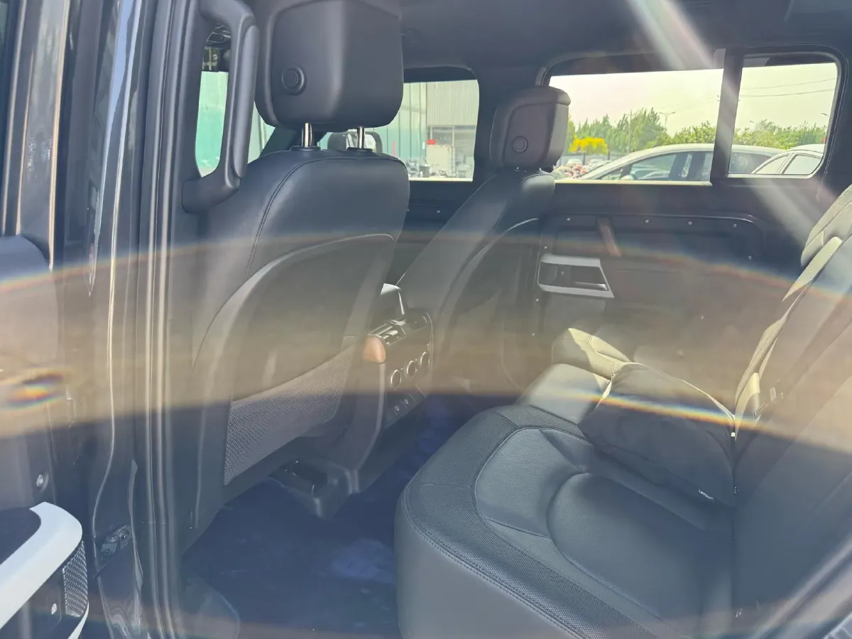 2023 Land Rover Defender 3.0T 400HP L6 8AT,autocango,china used car exporter,china ev exporter,chinese used car exporter,chinese used ev exporter