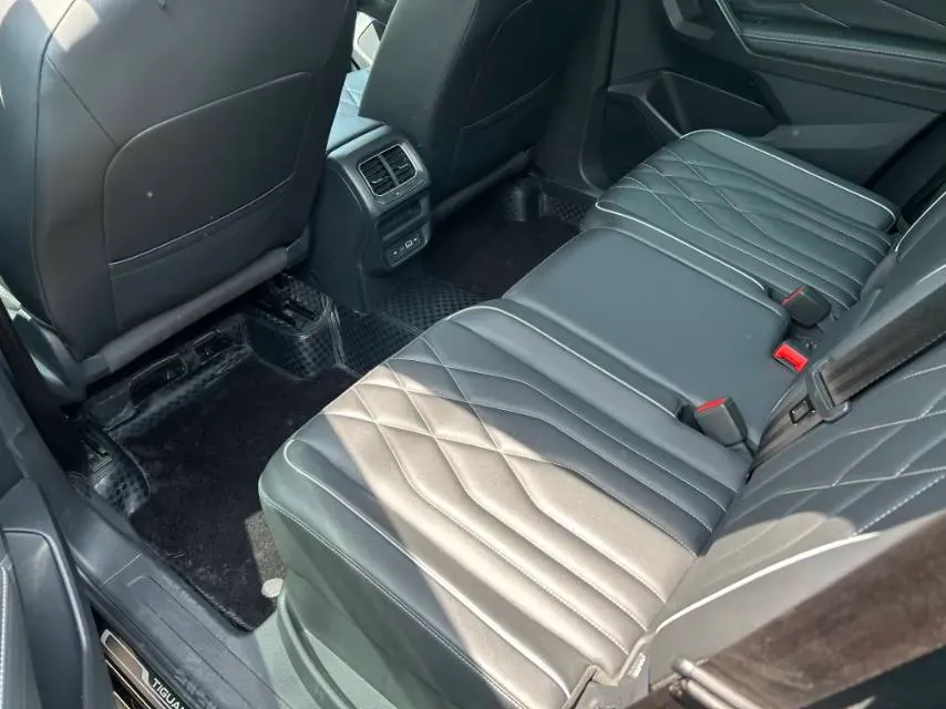 2024 Volkswagen Tiguan L 2.0T 186HP L4 7DCT,autocango,china used car exporter,china ev exporter,chinese used car exporter,chinese used ev exporter