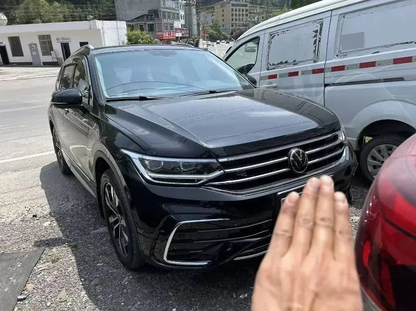 2024 Volkswagen Tiguan L 2.0T 186HP L4 7DCT,autocango,china used car exporter,china ev exporter,chinese used car exporter,chinese used ev exporter