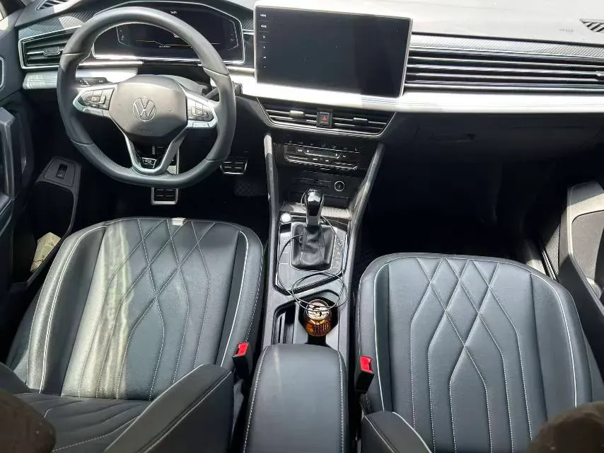 2024 Volkswagen Tiguan L 2.0T 186HP L4 7DCT,autocango,china used car exporter,china ev exporter,chinese used car exporter,chinese used ev exporter