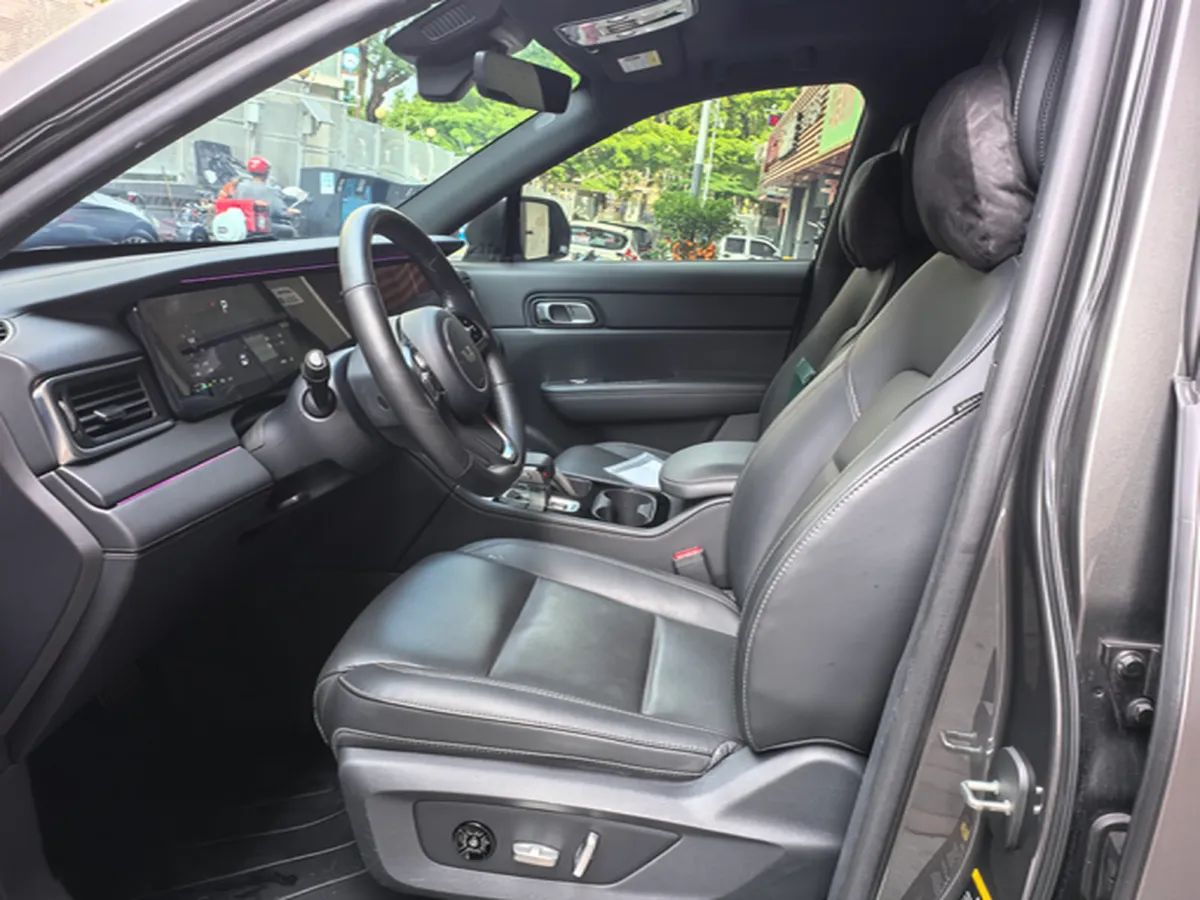 2021 Li ONE Range Extended 131HP REEV 40.5KWH,autocango,china used car exporter,china ev exporter,chinese used car exporter,chinese used ev exporter