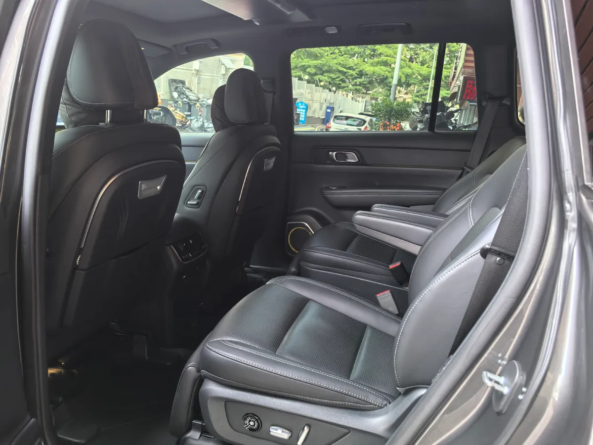 2021 Li ONE Range Extended 131HP REEV 40.5KWH,autocango,china used car exporter,china ev exporter,chinese used car exporter,chinese used ev exporter