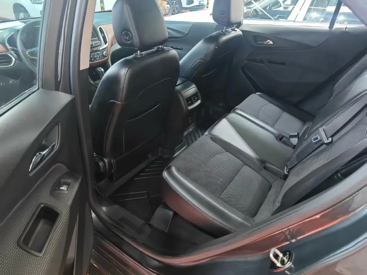 2017 Chevrolet Equinox 1.5T 180HP L4 6AT,autocango,china used car exporter,china ev exporter,chinese used car exporter,chinese used ev exporter