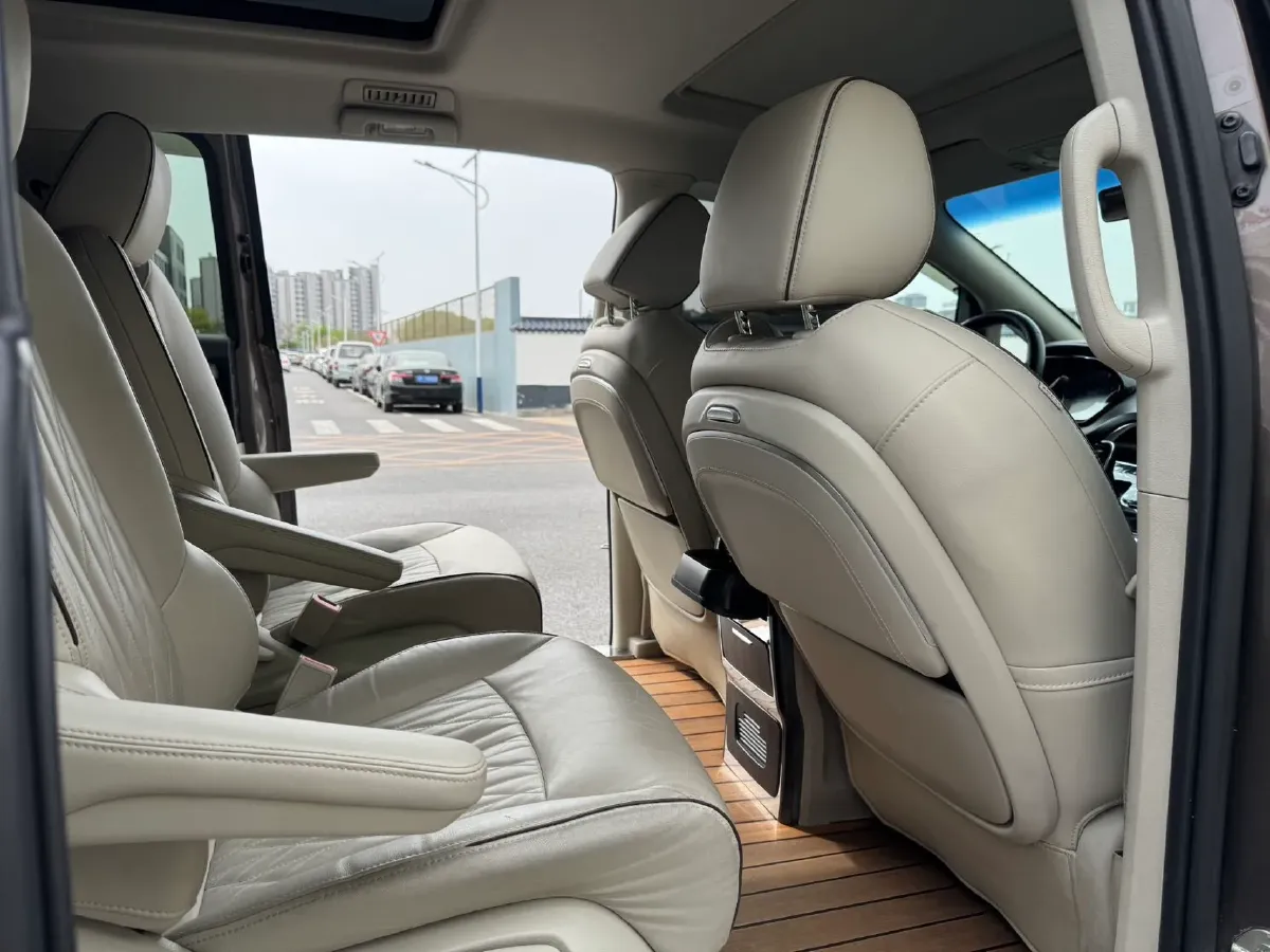 2022 Buick GL8 2.0T 237HP L4 9AT,autocango,china used car exporter,china ev exporter,chinese used car exporter,chinese used ev exporter