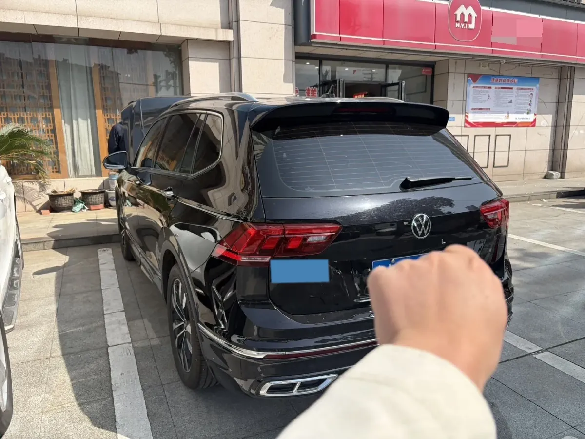 2025 Volkswagen Tiguan L 2.0T 186HP L4 7DCT,autocango,china used car exporter,china ev exporter,chinese used car exporter,chinese used ev exporter