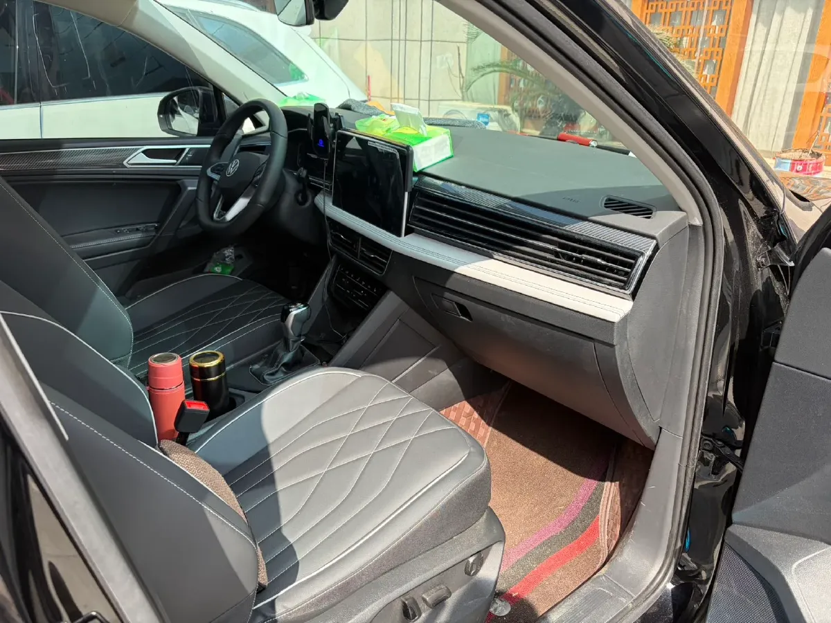 2025 Volkswagen Tiguan L 2.0T 186HP L4 7DCT,autocango,china used car exporter,china ev exporter,chinese used car exporter,chinese used ev exporter