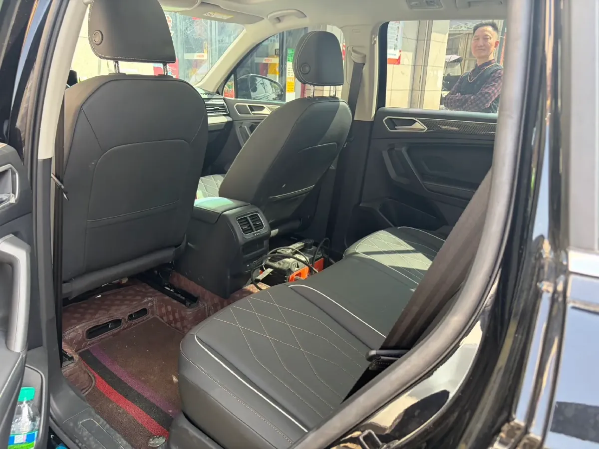 2025 Volkswagen Tiguan L 2.0T 186HP L4 7DCT,autocango,china used car exporter,china ev exporter,chinese used car exporter,chinese used ev exporter