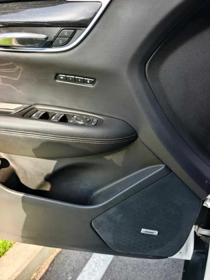 2021 Cadillac XT5 2.0T 237HP L4 9AT,autocango,china used car exporter,china ev exporter,chinese used car exporter,chinese used ev exporter