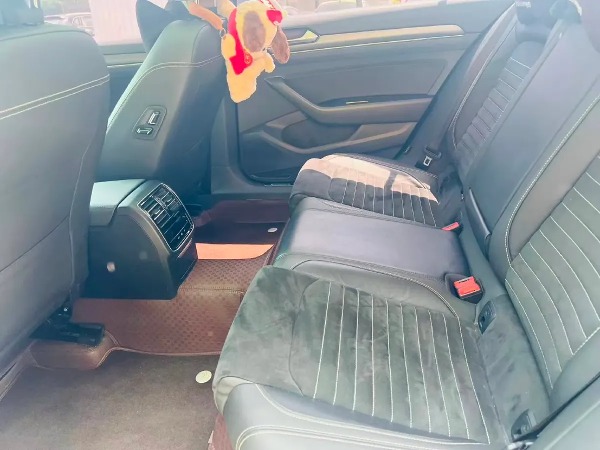 2020 Volkswagen Magotan 2.0T 186HP L4 7DCT,autocango,china used car exporter,china ev exporter,chinese used car exporter,chinese used ev exporter