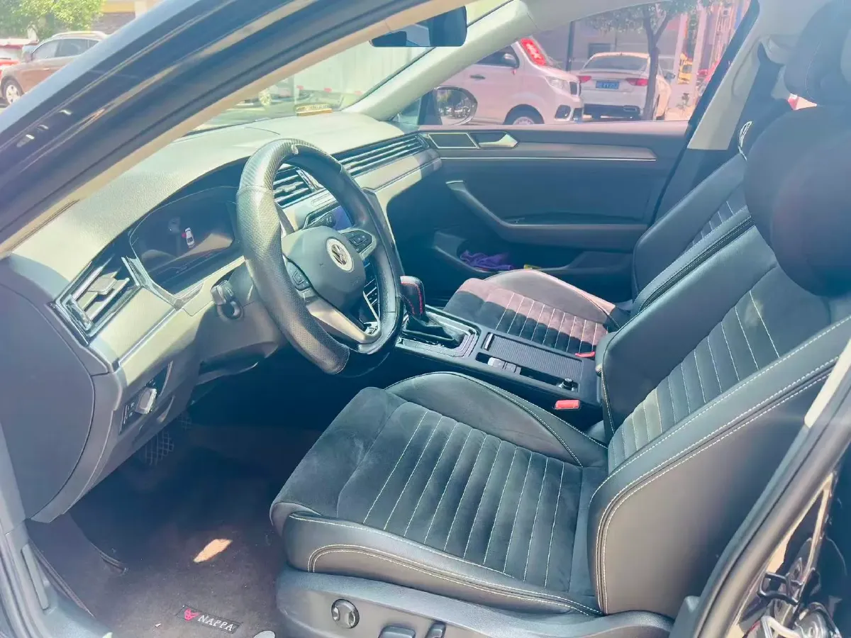 2020 Volkswagen Magotan 2.0T 186HP L4 7DCT,autocango,china used car exporter,china ev exporter,chinese used car exporter,chinese used ev exporter