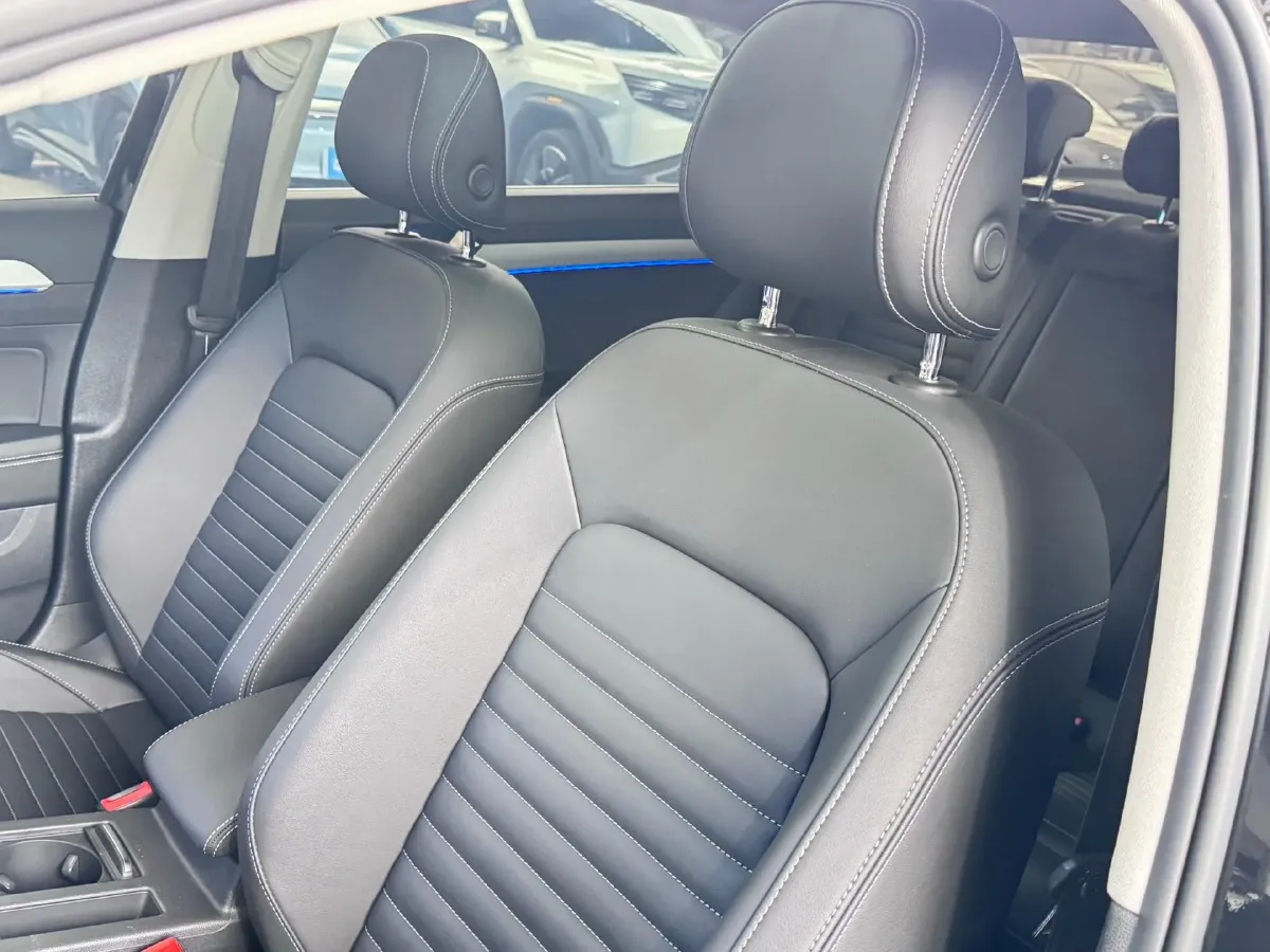 2025 Volkswagen Magotan 1.4T 150HP L4 7DCT,autocango,china used car exporter,china ev exporter,chinese used car exporter,chinese used ev exporter