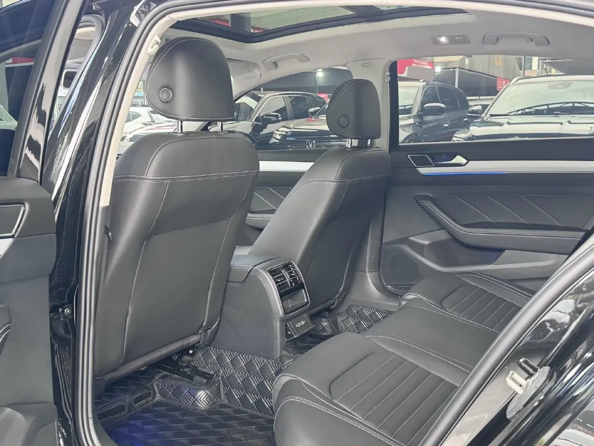 2025 Volkswagen Magotan 1.4T 150HP L4 7DCT,autocango,china used car exporter,china ev exporter,chinese used car exporter,chinese used ev exporter