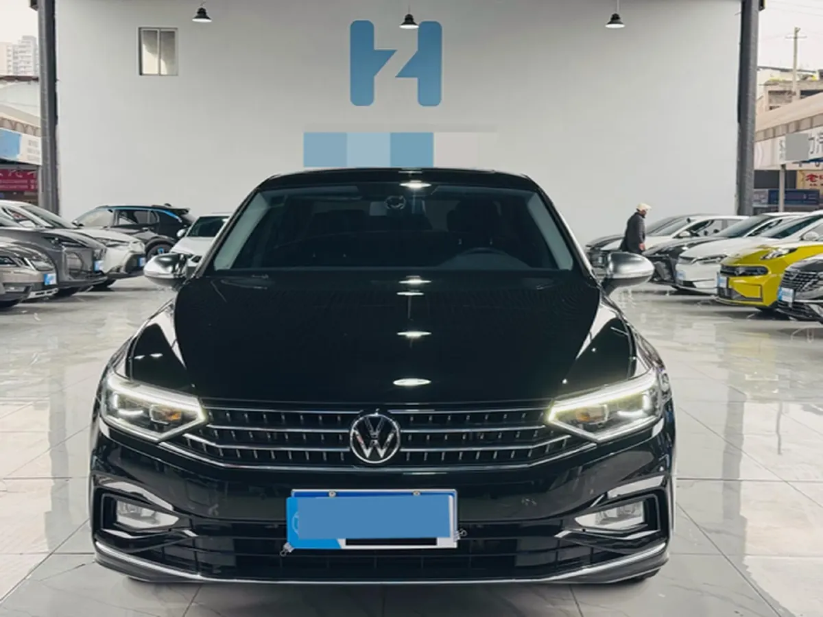 2025 Volkswagen Magotan 1.4T 150HP L4 7DCT,autocango,china used car exporter,china ev exporter,chinese used car exporter,chinese used ev exporter