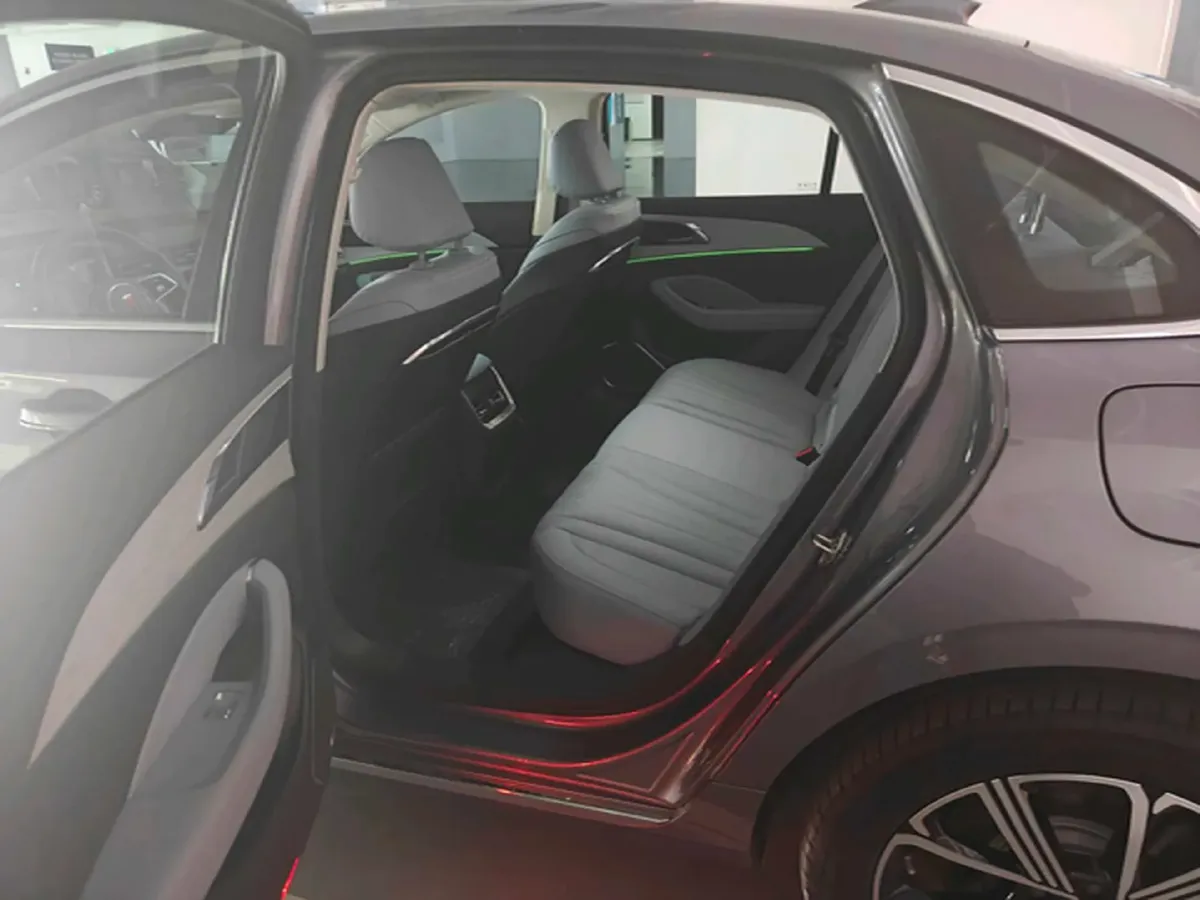 2025 HongQi H5 1.5T 150HP L4 1DHT PHEV,autocango,china used car exporter,china ev exporter,chinese used car exporter,chinese used ev exporter