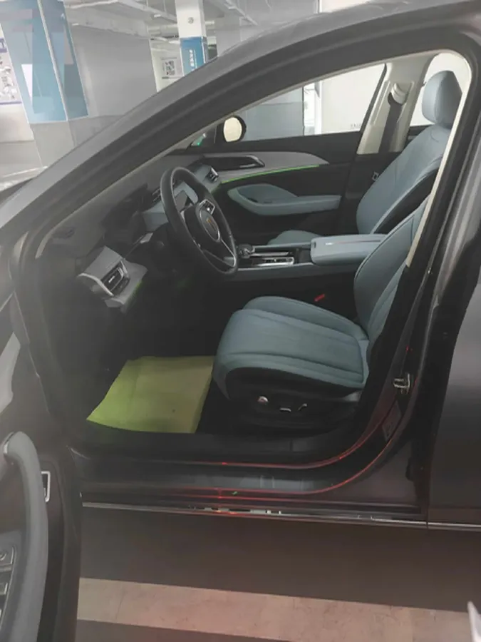 2025 HongQi H5 1.5T 150HP L4 1DHT PHEV,autocango,china used car exporter,china ev exporter,chinese used car exporter,chinese used ev exporter