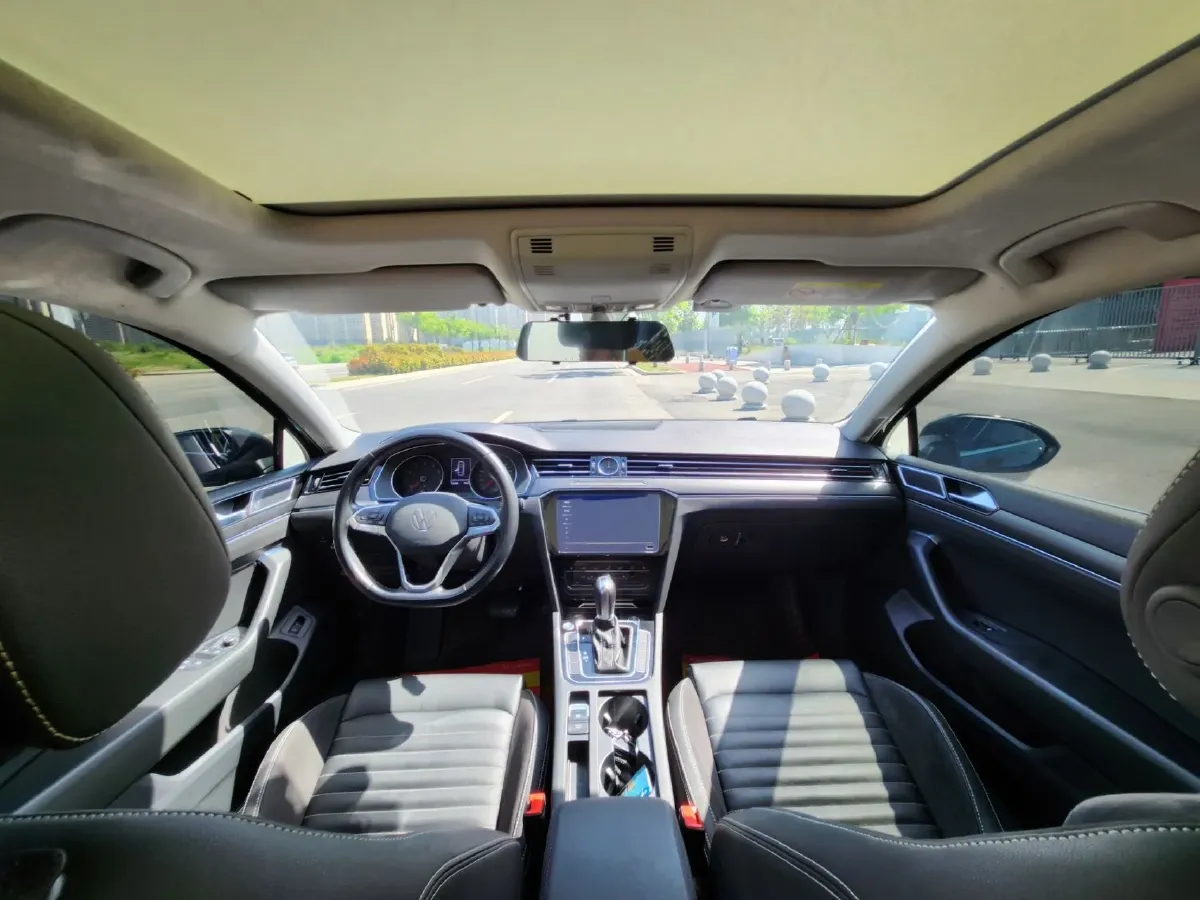 2020 Volkswagen Magotan 2.0T 186HP L4 7DCT,autocango,china used car exporter,china ev exporter,chinese used car exporter,chinese used ev exporter