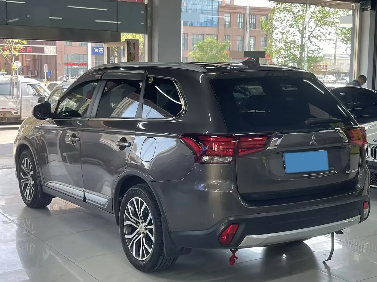 2018 Mitsubishi Outlander 2.0L 166HP L4 CVT,autocango,china used car exporter,china ev exporter,chinese used car exporter,chinese used ev exporter