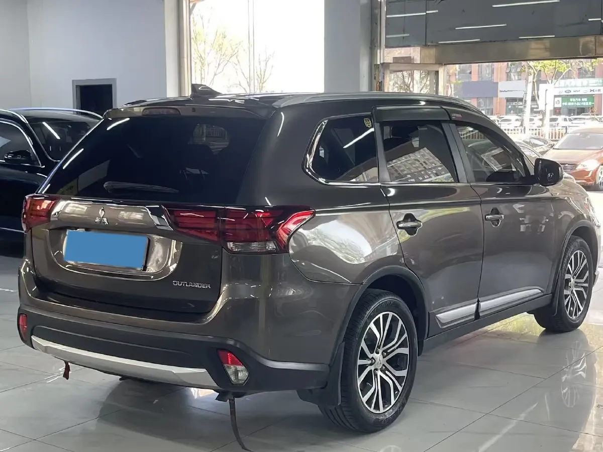 2018 Mitsubishi Outlander 2.0L 166HP L4 CVT,autocango,china used car exporter,china ev exporter,chinese used car exporter,chinese used ev exporter