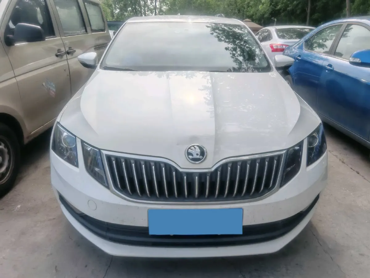 2019 Skoda Octavia 1.5L 116HP L4 6AT,autocango,china used car exporter,china ev exporter,chinese used car exporter,chinese used ev exporter