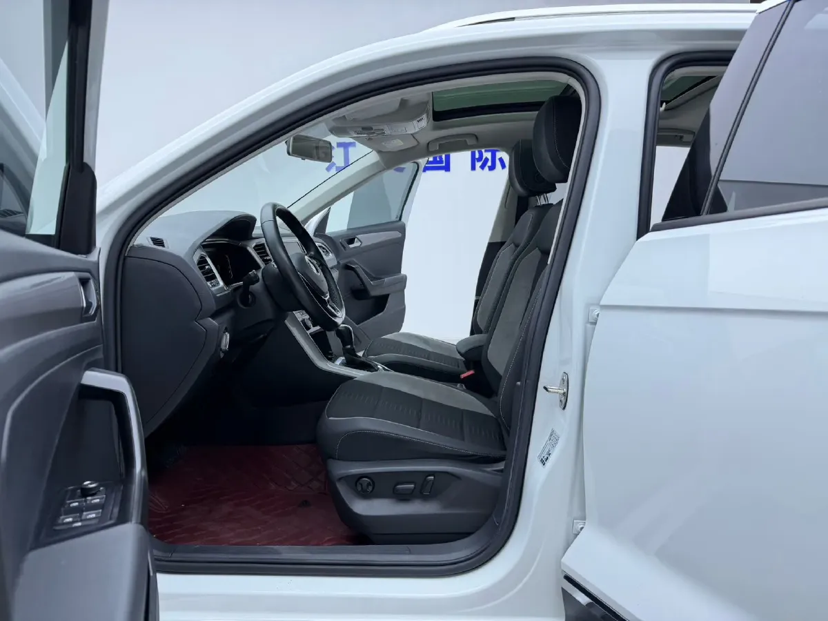 2022 Volkswagen T-Roc 1.4T 150HP L4 7DCT,autocango,china used car exporter,china ev exporter,chinese used car exporter,chinese used ev exporter