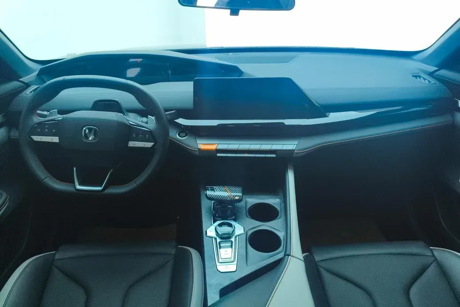 2023 ChangAn UNI-V 1.5T 188HP L4 7DCT,autocango,china used car exporter,china ev exporter,chinese used car exporter,chinese used ev exporter