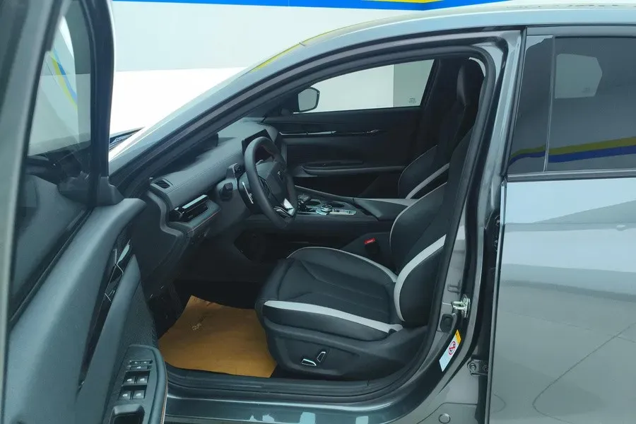 2023 ChangAn UNI-V 1.5T 188HP L4 7DCT,autocango,china used car exporter,china ev exporter,chinese used car exporter,chinese used ev exporter