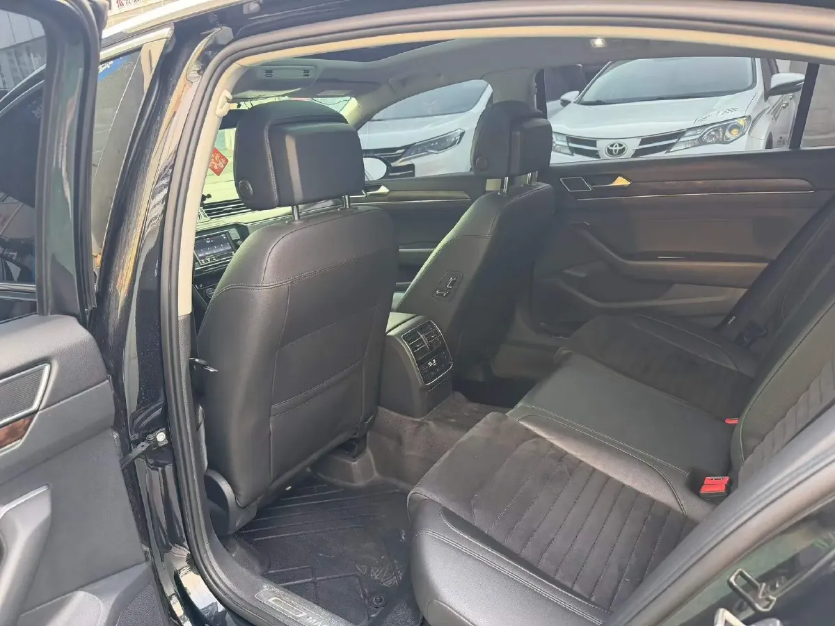 2018 Volkswagen Magotan 1.8T 180HP L4 7DCT,autocango,china used car exporter,china ev exporter,chinese used car exporter,chinese used ev exporter