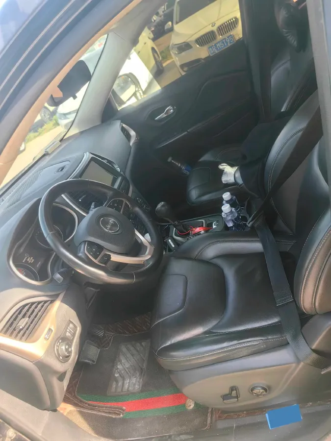 2017 Jeep Cherokee 2.4L 175HP L4 9AT,autocango,china used car exporter,china ev exporter,chinese used car exporter,chinese used ev exporter