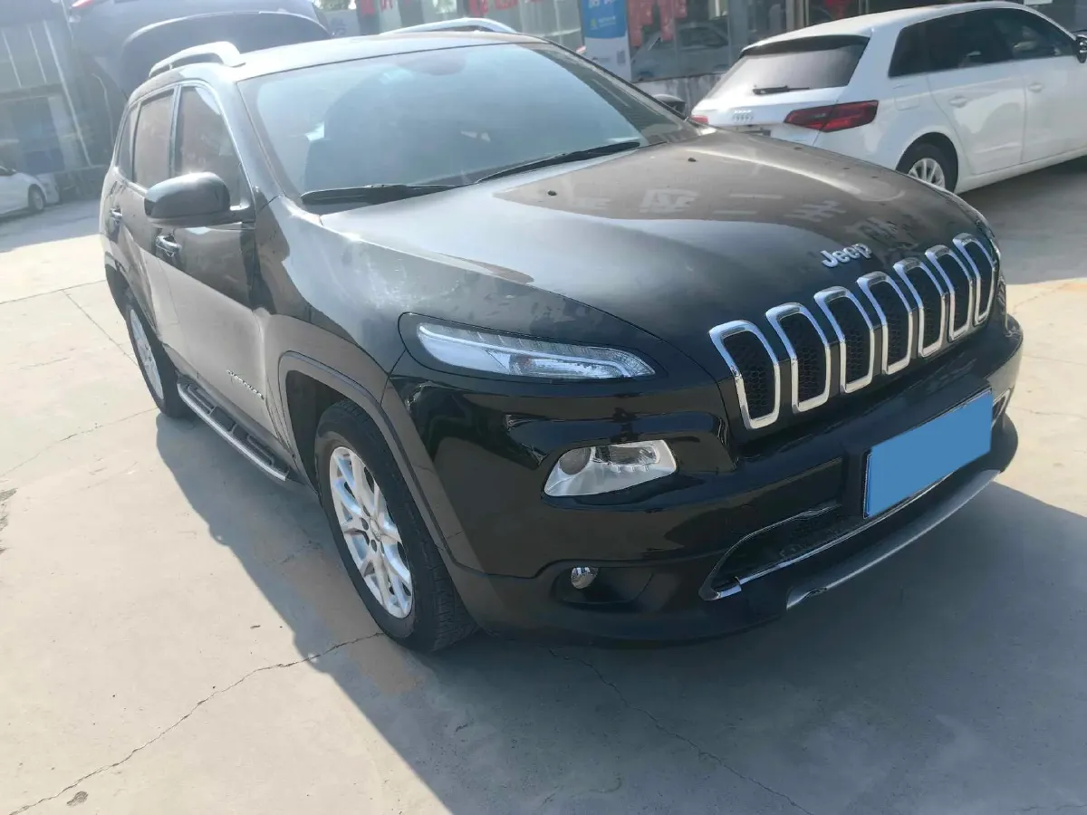 2017 Jeep Cherokee 2.4L 175HP L4 9AT,autocango,china used car exporter,china ev exporter,chinese used car exporter,chinese used ev exporter