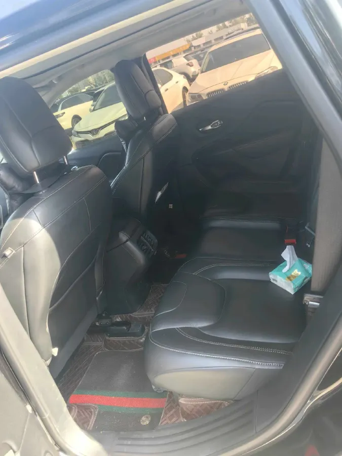 2017 Jeep Cherokee 2.4L 175HP L4 9AT,autocango,china used car exporter,china ev exporter,chinese used car exporter,chinese used ev exporter