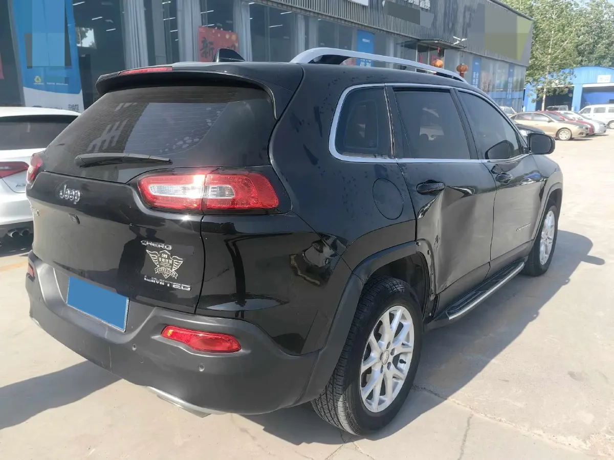 2017 Jeep Cherokee 2.4L 175HP L4 9AT,autocango,china used car exporter,china ev exporter,chinese used car exporter,chinese used ev exporter