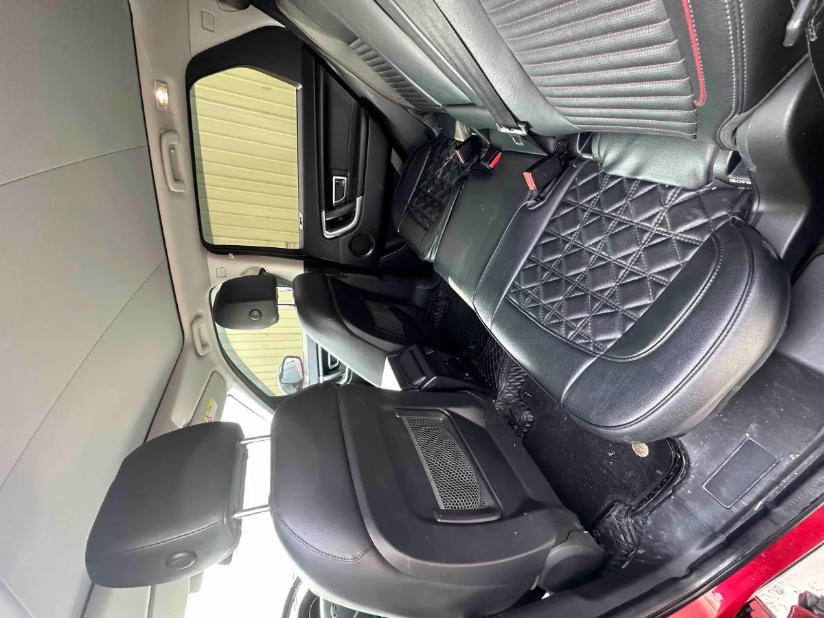 2018 Land Rover Discovery Sport 2.0T 241HP L4 9AT,autocango,china used car exporter,china ev exporter,chinese used car exporter,chinese used ev exporter