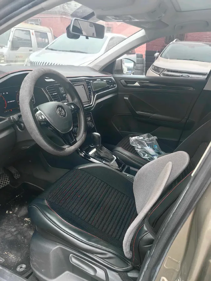 2020 Volkswagen T-Roc 1.4T 150HP L4 7DCT,autocango,china used car exporter,china ev exporter,chinese used car exporter,chinese used ev exporter