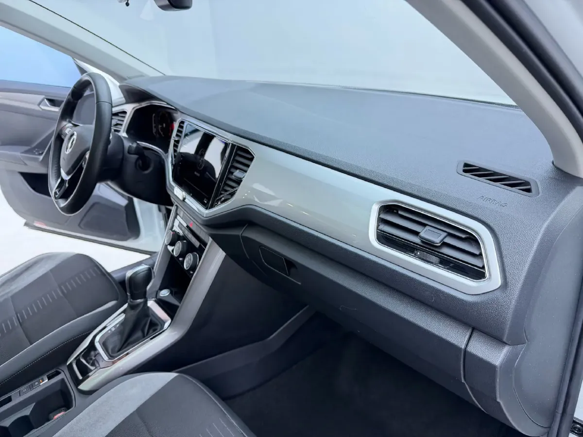 2022 Volkswagen T-Roc 1.4T 150HP L4 7DCT,autocango,china used car exporter,china ev exporter,chinese used car exporter,chinese used ev exporter