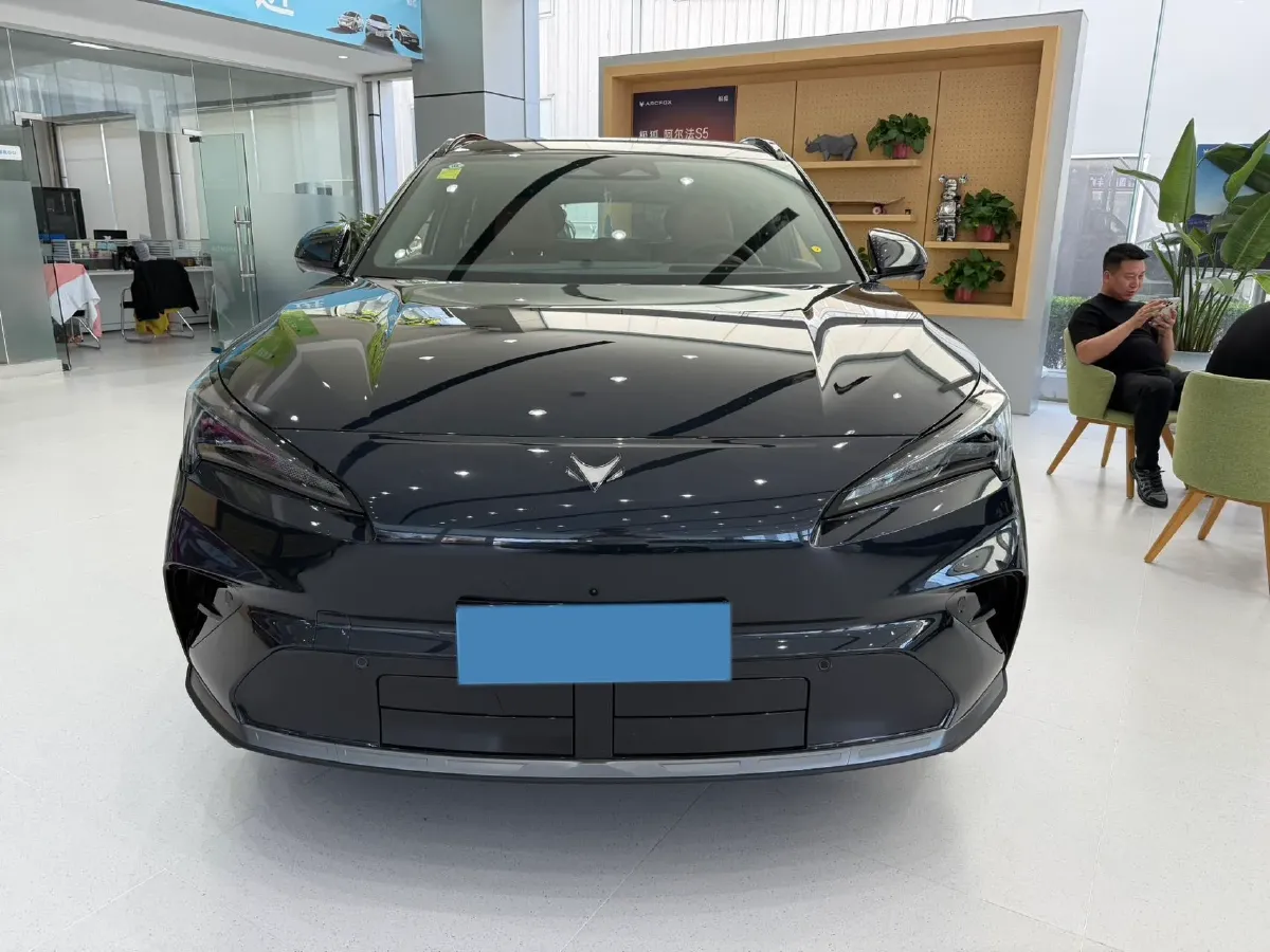 2026 ARCFOX αT5 REEV 105HP REEV,autocango,china used car exporter,china ev exporter,chinese used car exporter,chinese used ev exporter